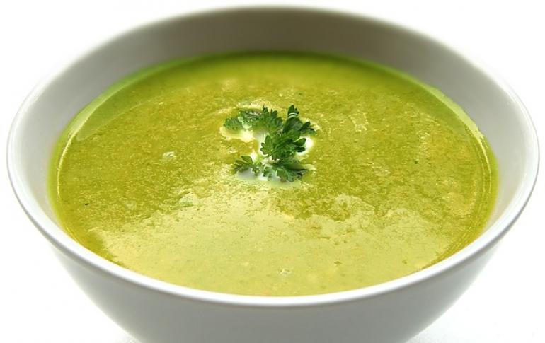 Sup seledri untuk menurunkan berat badan: resep, menu diet, review, cara kerjanya